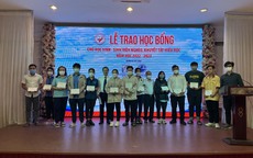 Trao học bổng cho 613 học sinh, sinh viên của 10 tỉnh, thành