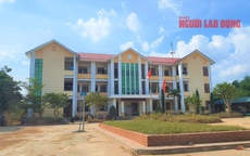 Bí thư Đảng ủy xã nợ tiền, dân kéo đến trụ sở đòi
