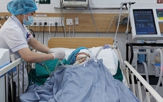 Bé trai 12 tuổi nhập viện vì ngộ độc thuốc lá điện tử