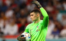 Livakovic đua tranh "Găng tay vàng" với Martinez