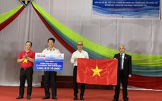Trao 13.000 là cờ Tổ quốc đến với quân dân Khánh Hòa