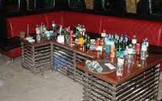 Từ quán bar về, chồng thấy vợ chân tay lạnh rồi tử vong nghi sốc ma túy