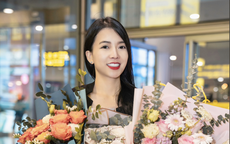 Hoa hậu Đỗ Thị Ngọc Anh được mẹ ruột ra tận sân bay đón