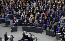 EU muốn Ukraine nhanh chóng gia nhập, viện trợ cả máy bay chiến đấu