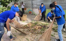 TP HCM: Tuổi trẻ quận 3 ra quân dọn rác Trường Mầm non 12