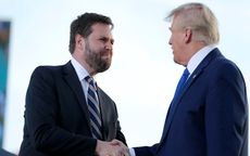 Ông Trump quay lưng với bạn cũ, đảng Cộng hoà bối rối