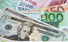 Điện Kremlin: Đồng USD và euro "lung lay mạnh"