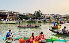 Được mùa "hút" khách