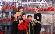 Mỹ nhân tụ hội mừng “Trại Hoa Đỏ”, “Kẻ đào mồ”