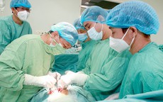 Xúc động giây phút tiễn biệt người đầu tiên ở miền Trung hiến thận sau khi qua đời