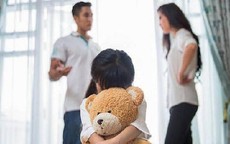 Cấp dưỡng nuôi con sau ly hôn: Xử sao cho vừa lòng nhau?