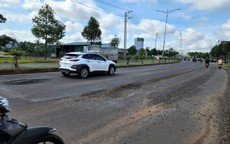 Chỉ đạo khẩn vụ đường gần 700 tỉ đồng, thông xe 3 năm đã "nát như tương"