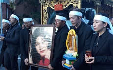 Tiễn đưa minh tinh Thẩm Thúy Hằng