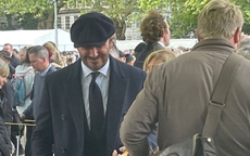 David Beckham đợi 12 tiếng để được viếng Nữ hoàng Anh