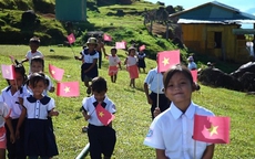 Miền Trung: Xúc động hình ảnh khai giảng đầu năm học mới tại vùng cao