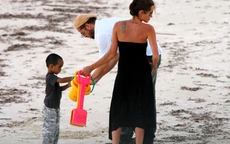 Angelina Jolie bị khui tự tung ảnh ngoại tình với Brad Pitt