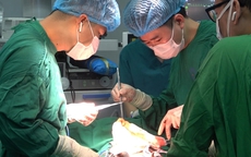 Người phụ nữ đi từ Quảng Nam, bất ngờ ngất xỉu khi ra tới bến xe Nước Ngầm