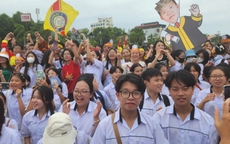 Điểm cầu Thanh Hóa "nổ tung" khi nhà vô địch "Đường lên đỉnh Olympia" năm 2023 được xướng lên
