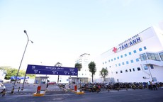 TP HCM: Bé trai chào đời trên ghế xe ô tô