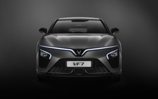 VinFast công bố giá bán và nhận đặt cọc xe điện VF 7 tại Việt Nam