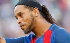 Ronaldinho gần như sạch túi, nợ hàng triệu USD