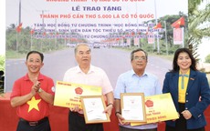 “Mai Vàng tri ân” thăm, tặng quà soạn giả Nhâm Hùng và họa sĩ Trần Thiện