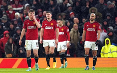Choáng váng với thảm bại của Man United, cổ động viên phẫn uất