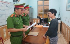 Bắt kẻ khống chế người tình cũ, đưa vào nhà nghỉ hiếp dâm