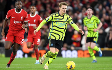Hòa Liverpool, fan Arsenal vừa mừng vừa lo