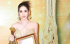 Hoa hậu Trịnh Thanh Hồng nhận giải thưởng "Ngôi sao tỏa sáng"
