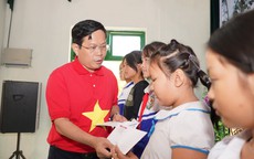Tiếp sức cho học sinh vùng khó khăn