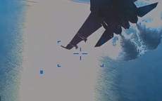 Mỹ công bố video nóng cuộc "tiếp xúc" giữa UAV và chiến đấu cơ Nga