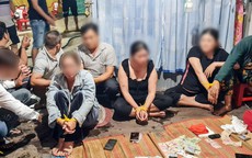 Phá sới bạc trong căn nhà “quyết tâm xây dựng gia đình văn hóa”
