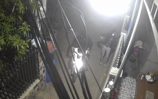 CLIP: Vụ liên tục “khủng bố” nhà dân bằng mắm thối, sơn, gạch đá: Các đối tượng tiếp tục hành động như thách thức?