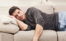 Ngủ trưa quá 30 phút, coi chừng 3 hậu quả đáng sợ và khó ngờ
