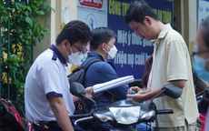 Hình ảnh học sinh TP HCM vào môn thi đầu tiên của kỳ thi lớp 10