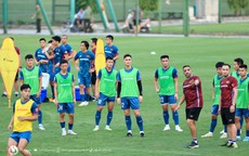 Tuyển Việt Nam làm quen đấu pháp mới