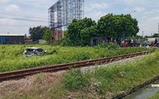 Tàu hỏa tông ôtô, 5 người thương vong