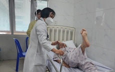 Người đột quỵ não phục hồi chức năng sớm có hại hay không?