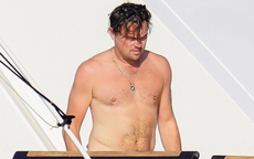 Leonardo DiCaprio và Tobey Maguire “du hí” bên dàn mỹ nhân bikini
