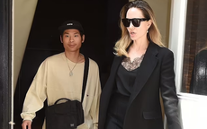 Pax Thiên tất bật hỗ trợ mẹ Angelina Jolie