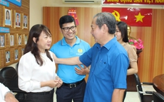 Cùng người lao động vượt khó