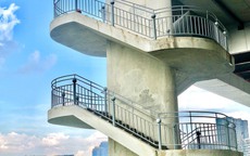 TP HCM: Cầu Ba Son nhem nhuốc dù đã xoá hình vẽ bậy