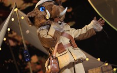 "Lột mặt nạ" những giọng ca giấu mặt sau mascott