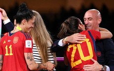 Chủ tịch LĐBĐ Tây Ban Nha sẽ từ chức vì "nụ hôn khiếm nhã" tại World Cup
