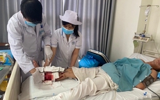 Nối lại bàn chân gần đứt cho nam thanh niên trong thời gian vàng