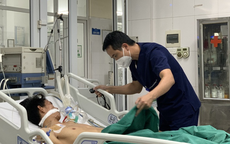 Bệnh nhân trẻ nguy kịch, men gan tăng đến 400 lần do sốt xuất huyết