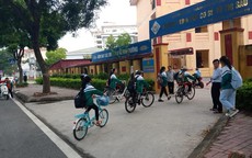 Được cô chủ nhiệm giao quyền, lớp trưởng có hành vi bạo lực với bạn