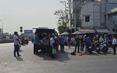 Người đàn ông gục chết trước cổng Bến xe An Sương