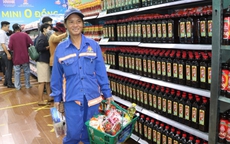 Lao động bị mất việc thỏa sức mua sắm tại “Siêu thị mini 0 đồng”